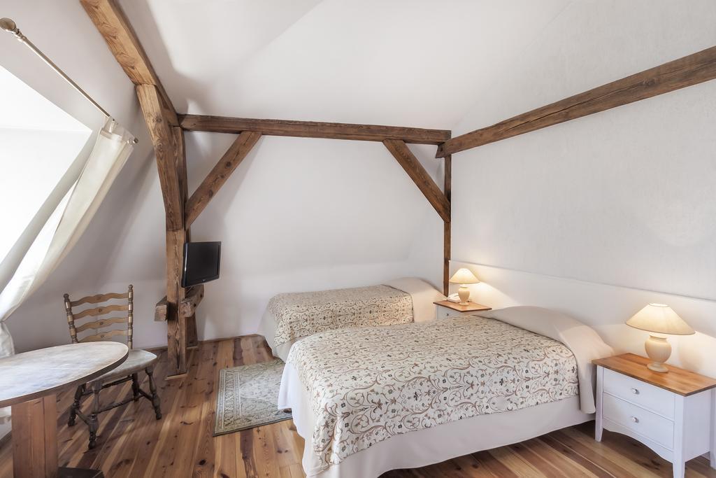 Palac Nieznanice Zabytek Goscinny Ze Spa Zimmer foto